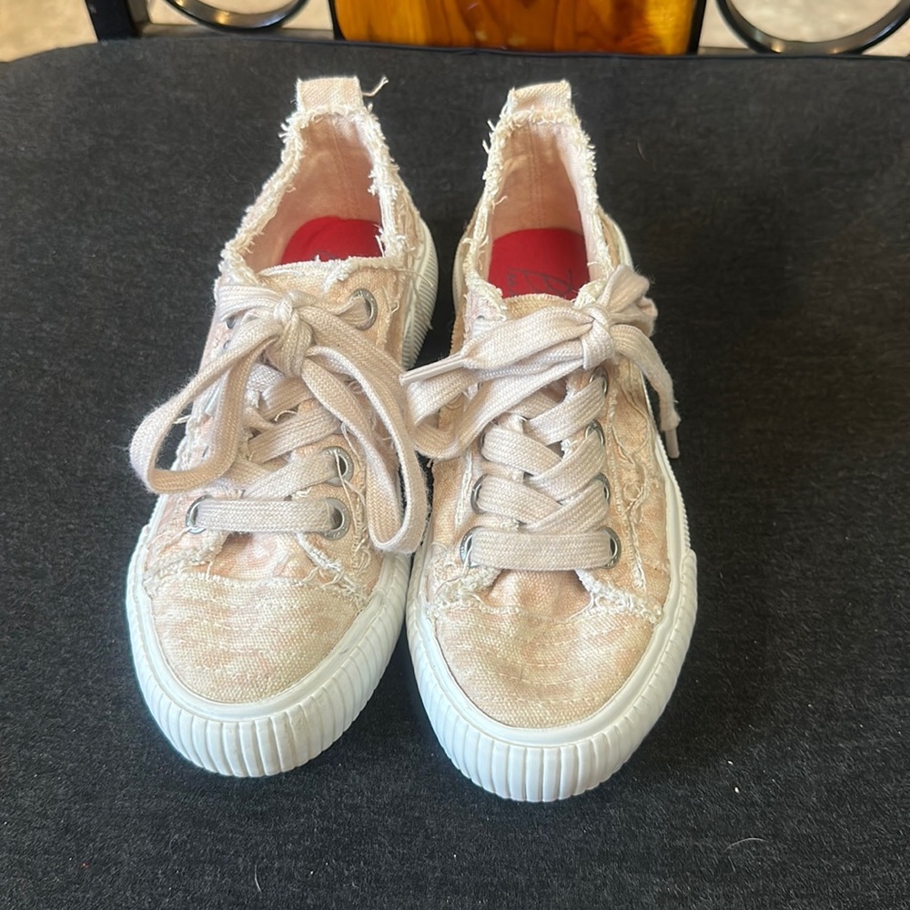 Girls sneakers